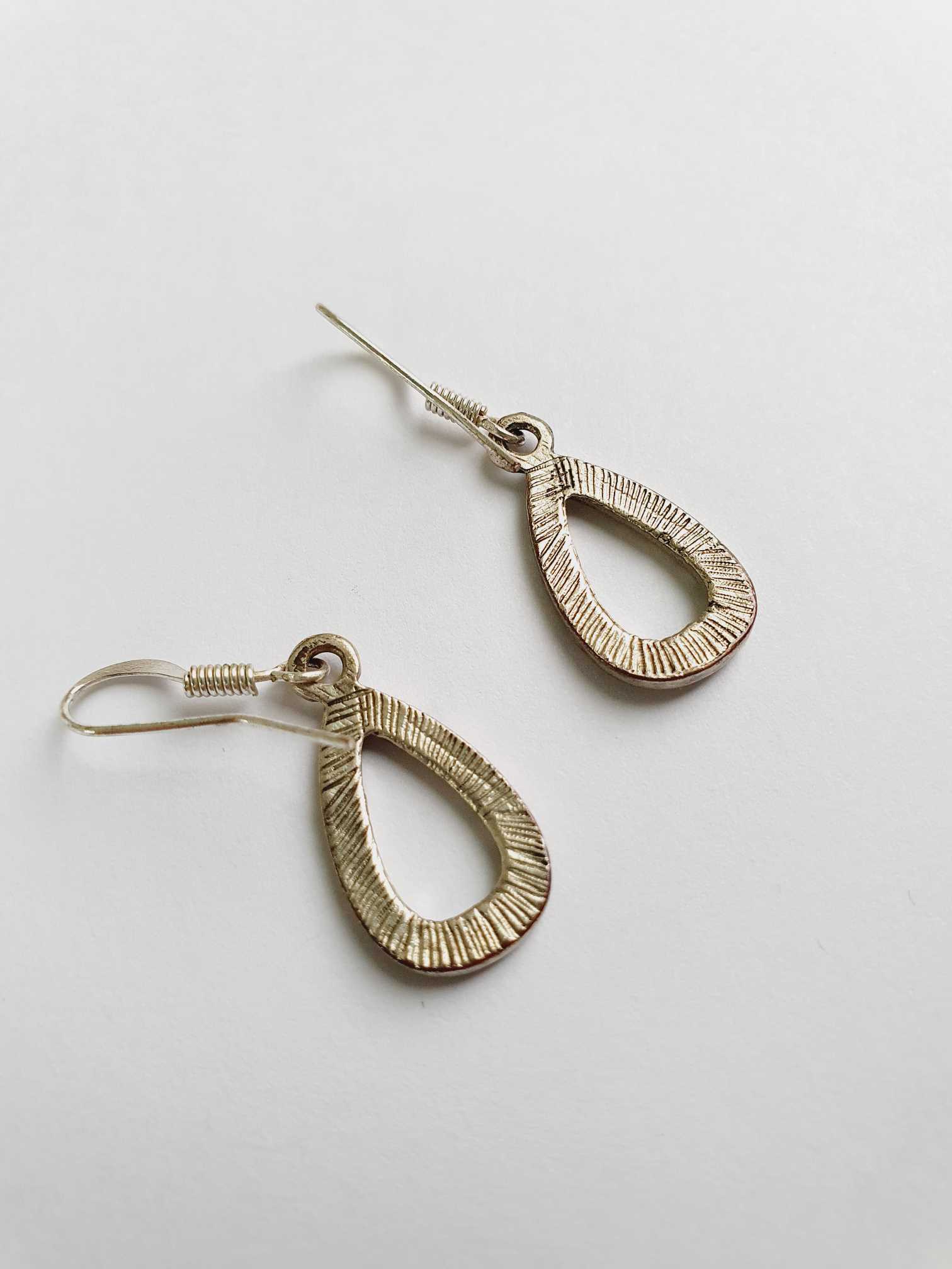 Vintage Silver Toned Drop Earrings - Image 4