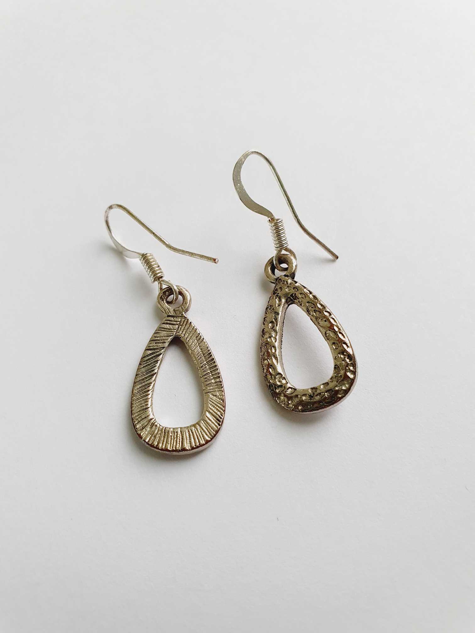 Vintage Silver Toned Drop Earrings - Image 5
