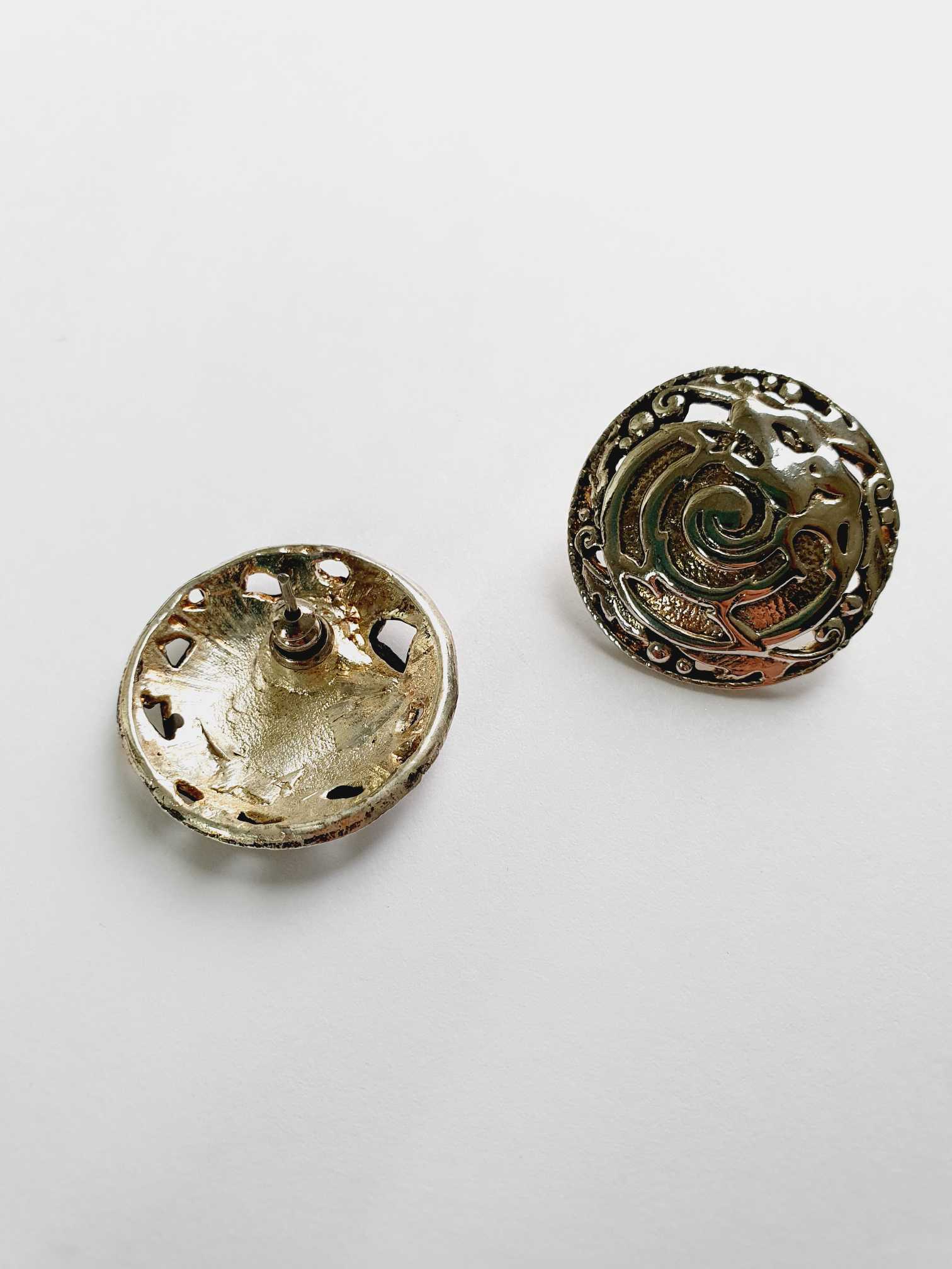 Vintage Silver Toned Textured Round Earrings - Image 4