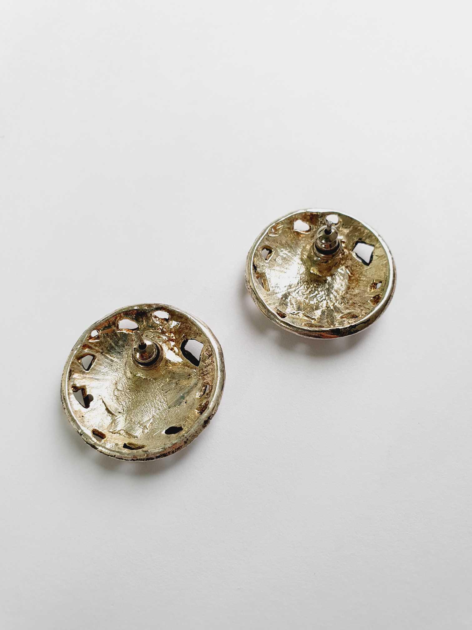 Vintage Silver Toned Textured Round Earrings - Image 5