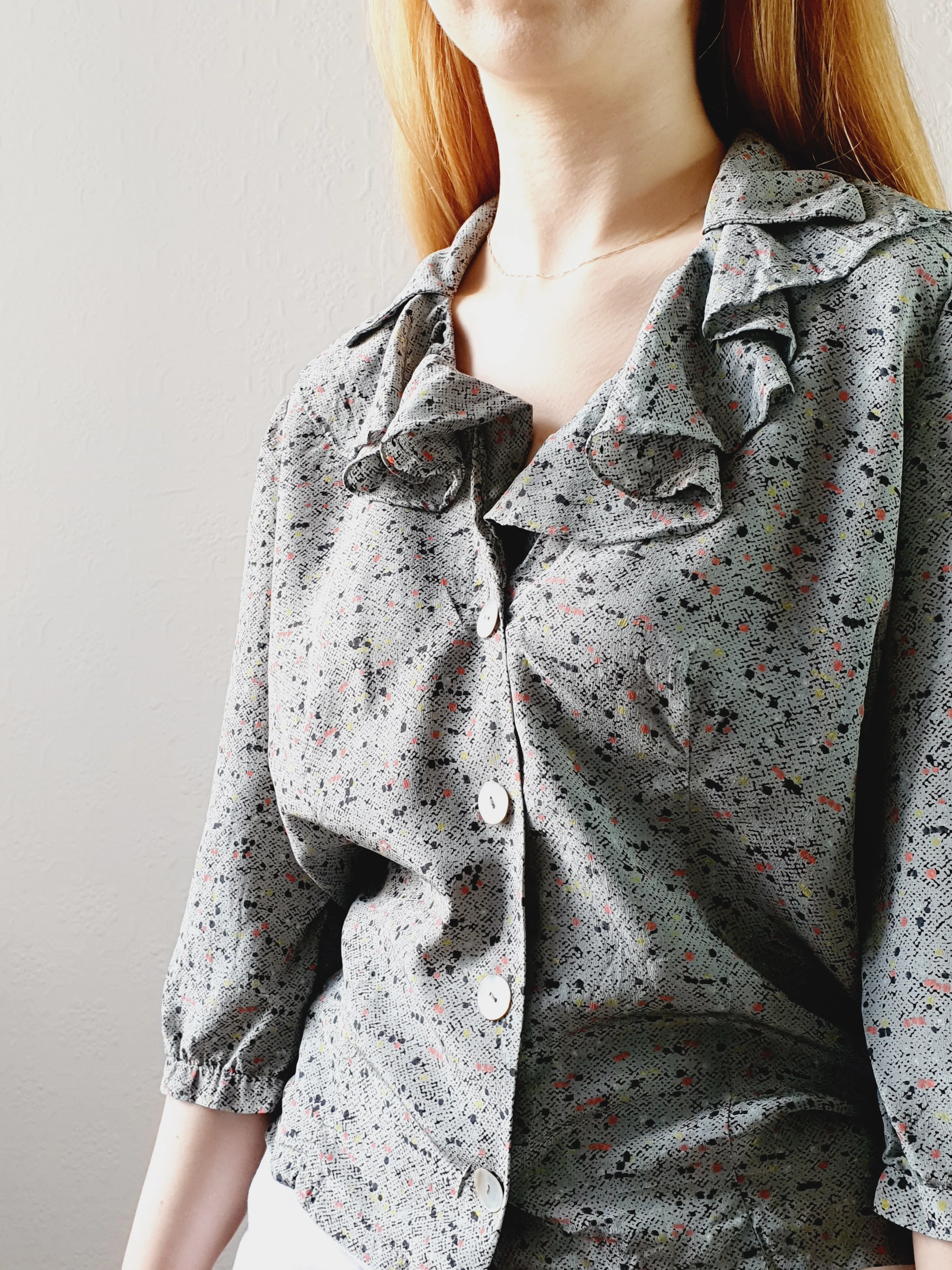 Vintage Speckled Blouse with Ruffled Collar • S-M - Image 4