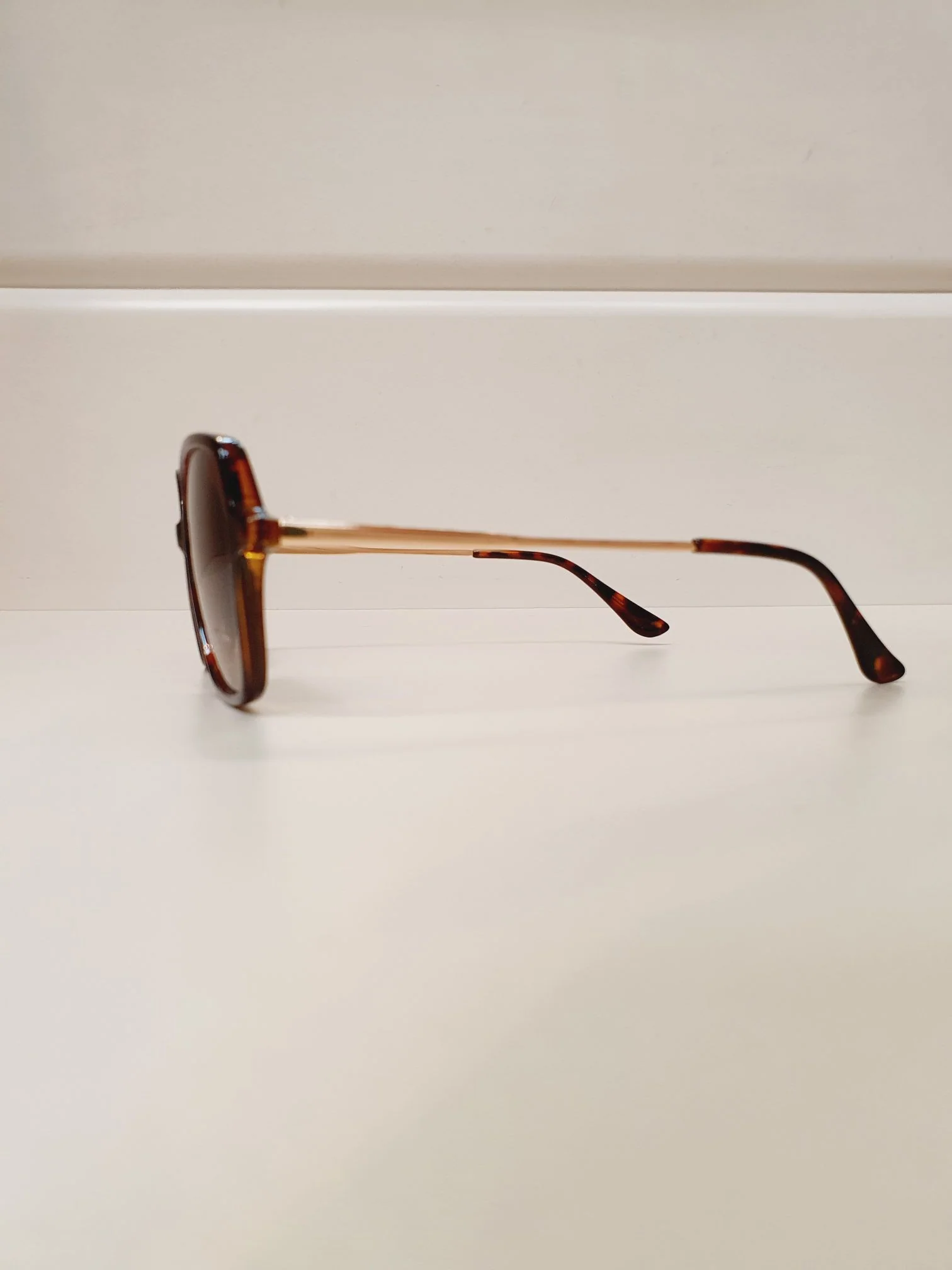 Vintage Sunglasses 17 - Image 10