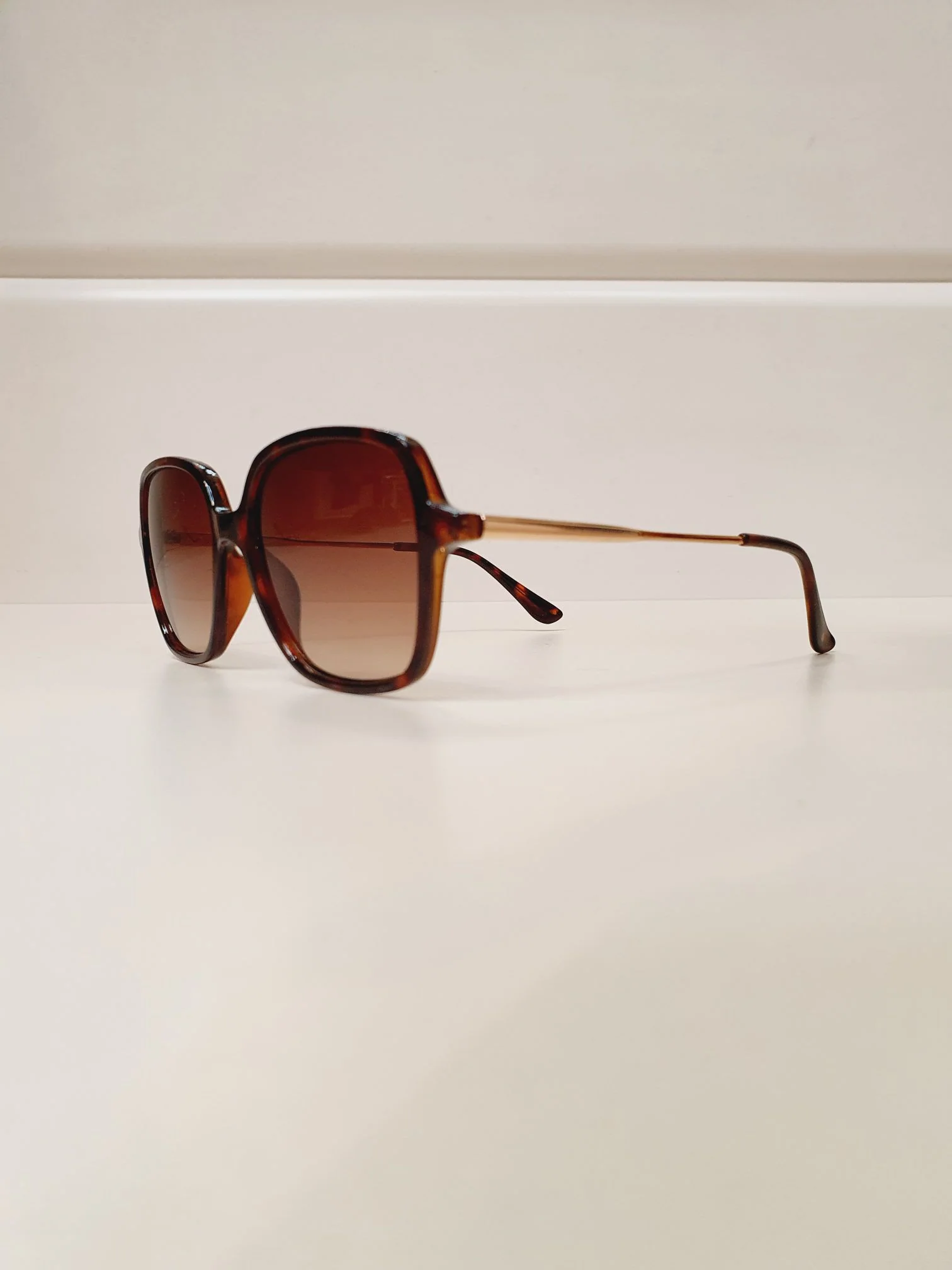 Vintage Sunglasses 17 - Image 5