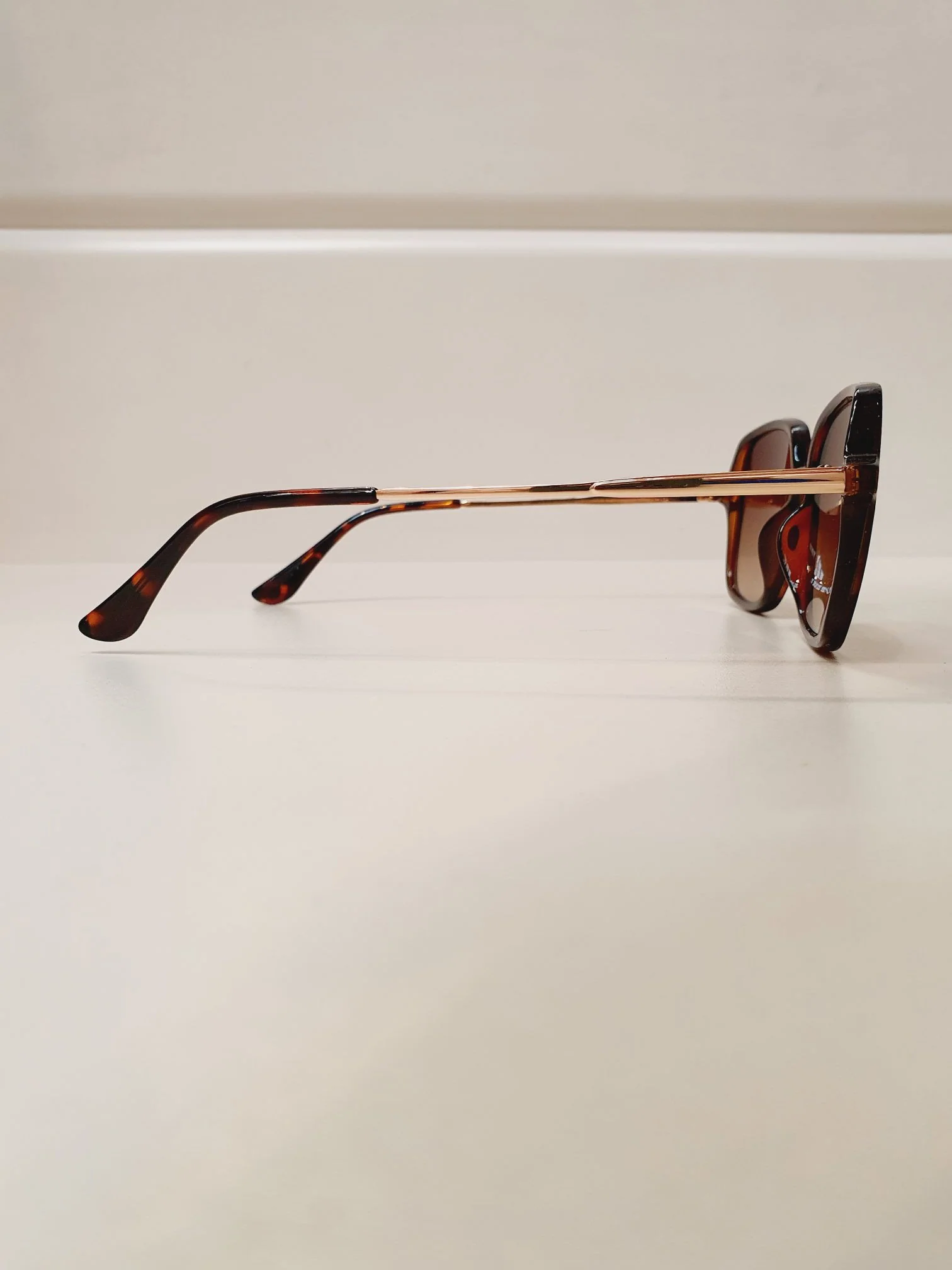 Vintage Sunglasses 17 - Image 7