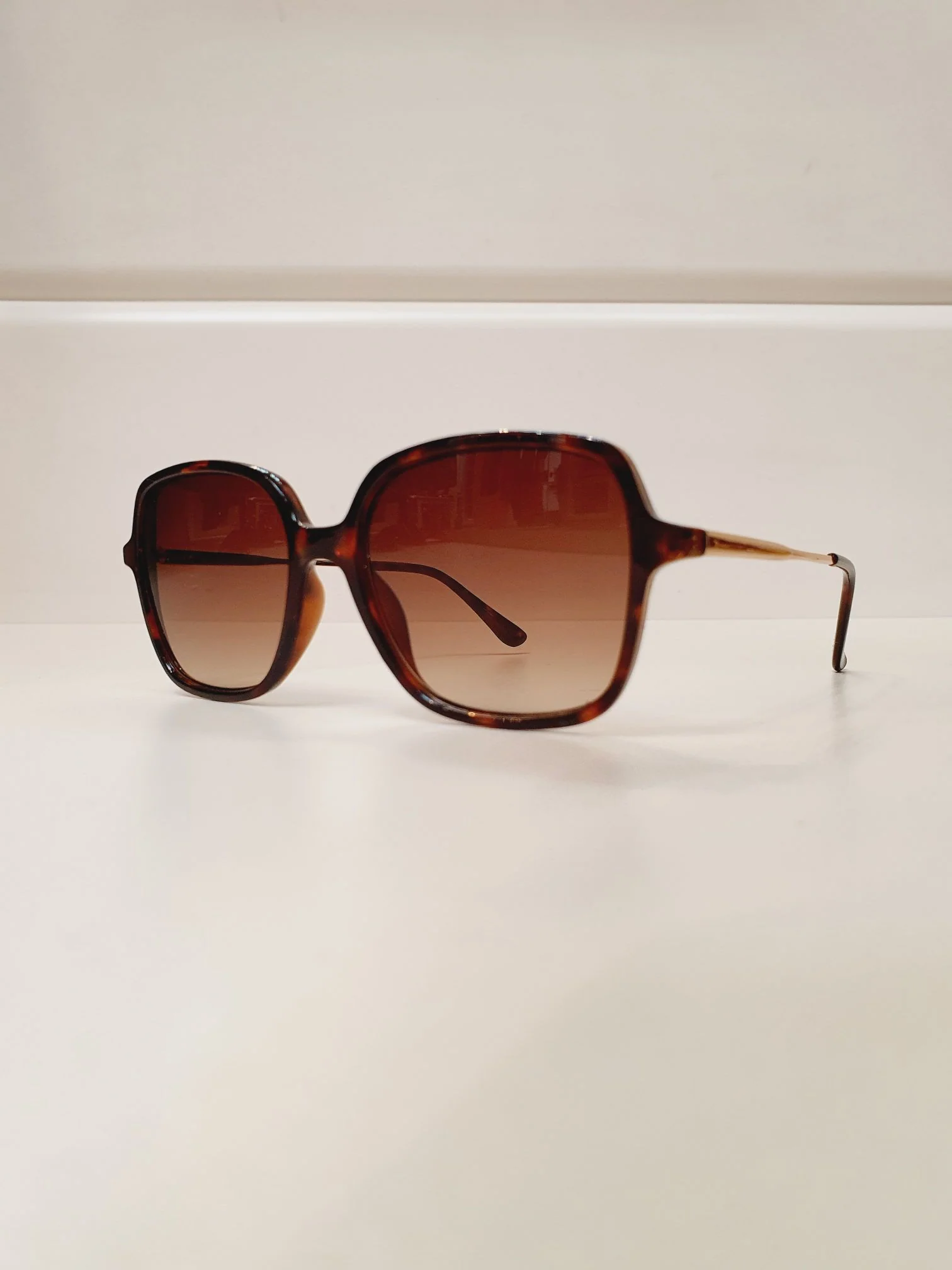 Vintage Sunglasses 17 - Image 9
