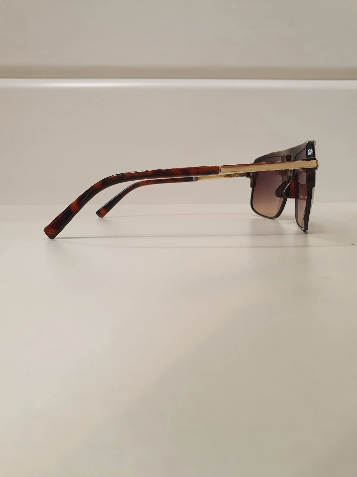 Vintage Sunglasses 19 - Image 10