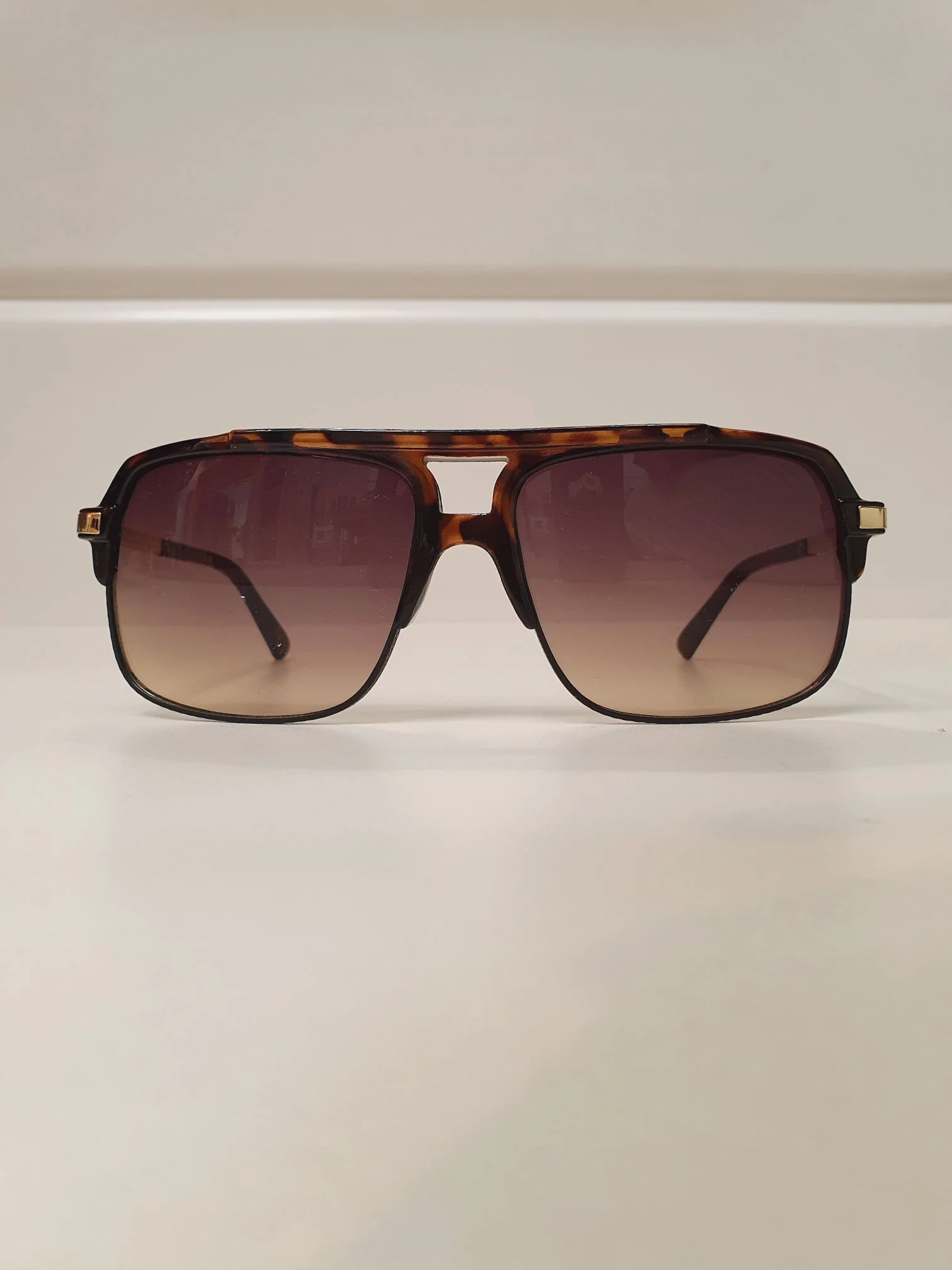 Vintage Sunglasses 19 - Image 4