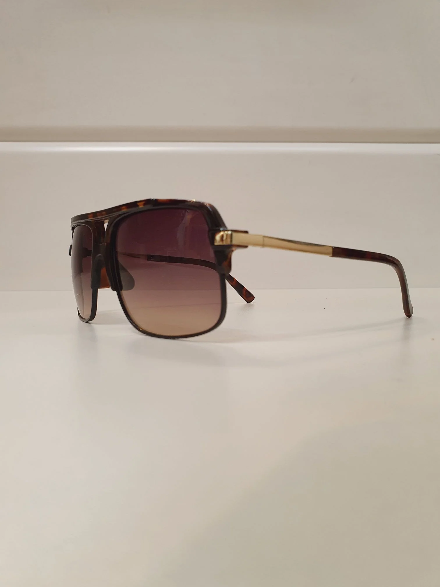 Vintage Sunglasses 19 - Image 6
