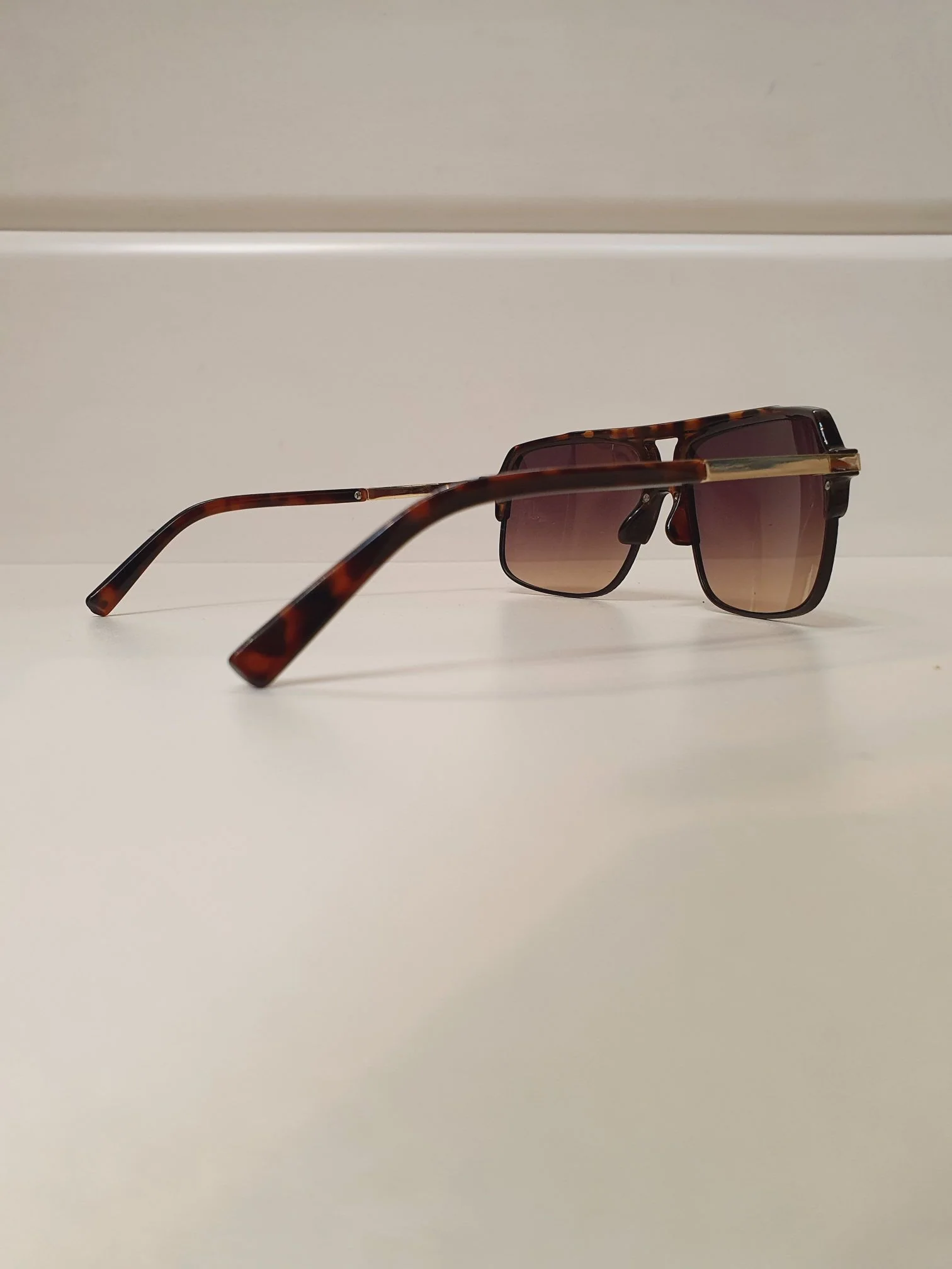 Vintage Sunglasses 19 - Image 9