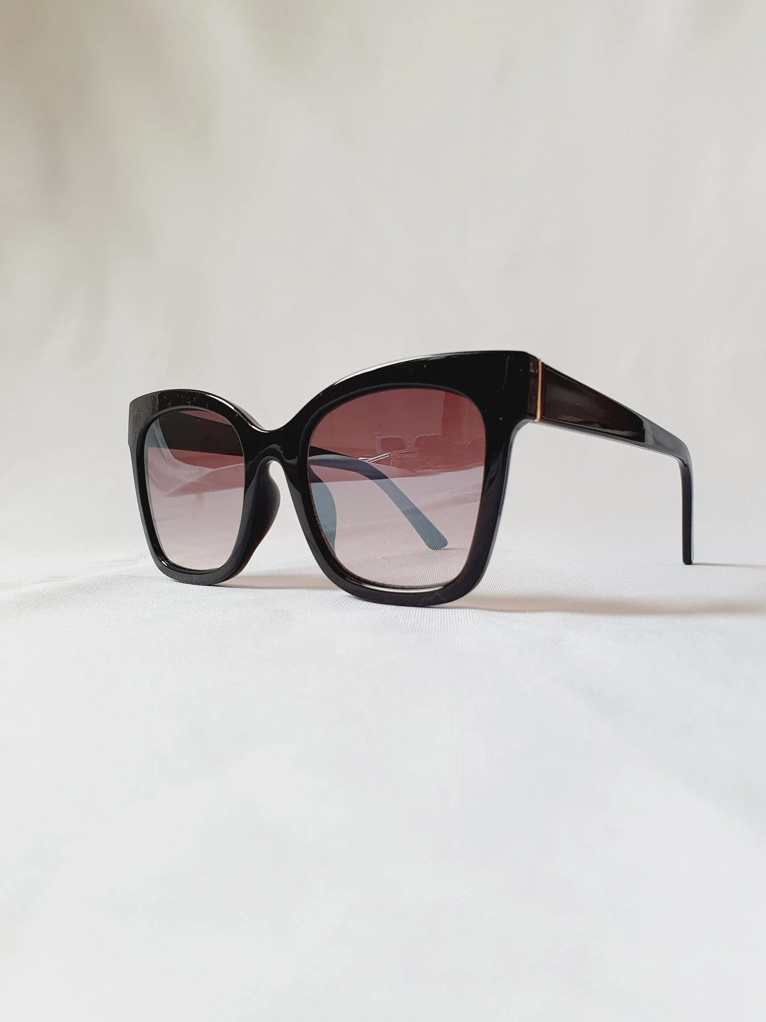 Vintage Sunglasses 25 - Image 4