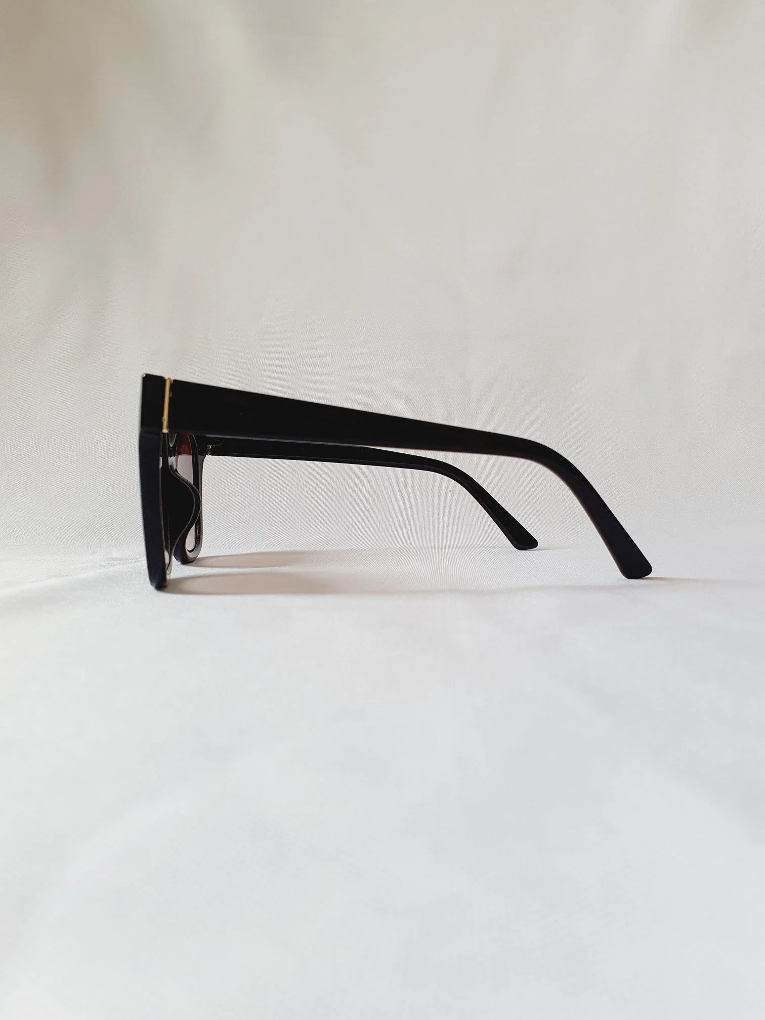 Vintage Sunglasses 25 - Image 5