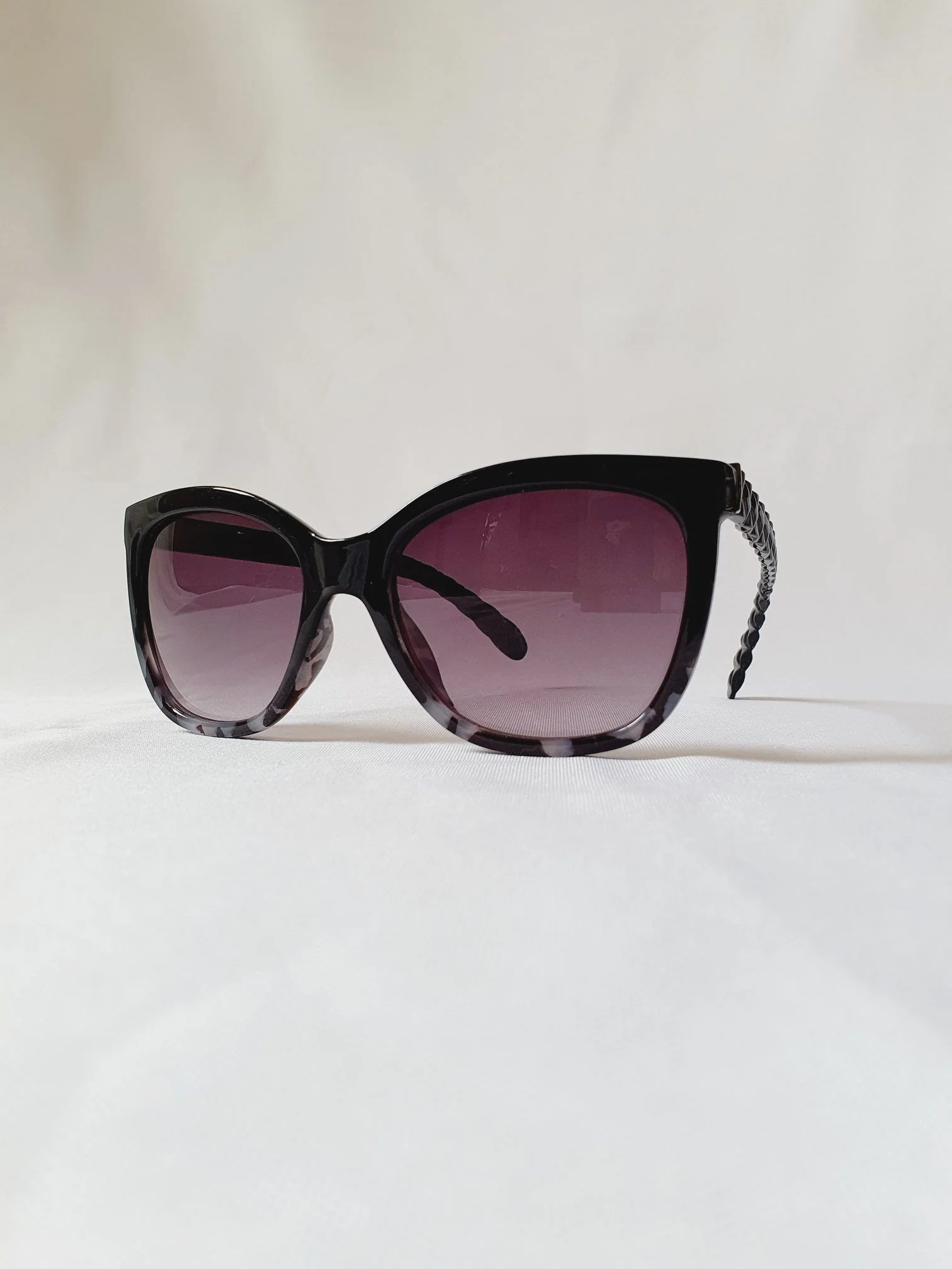 Vintage Sunglasses 27 - Image 4