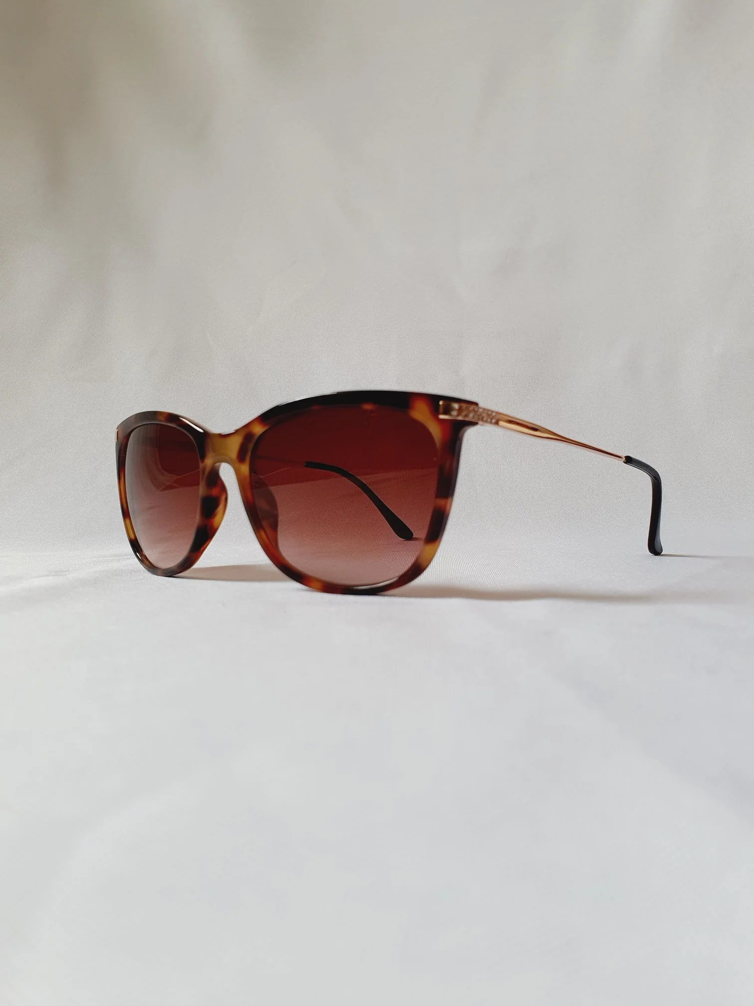 Vintage Sunglasses 29 - Image 4
