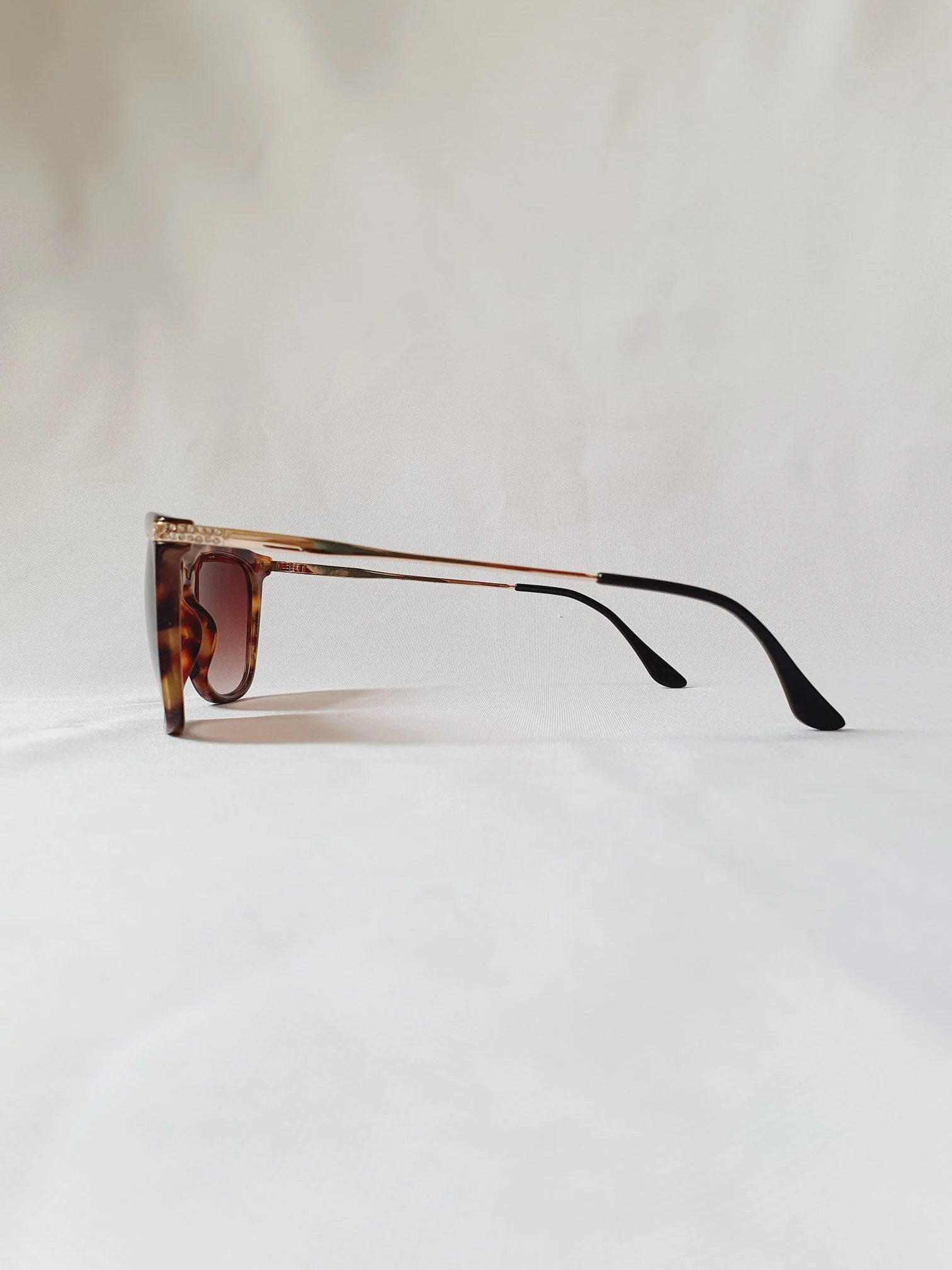 Vintage Sunglasses 29 - Image 5