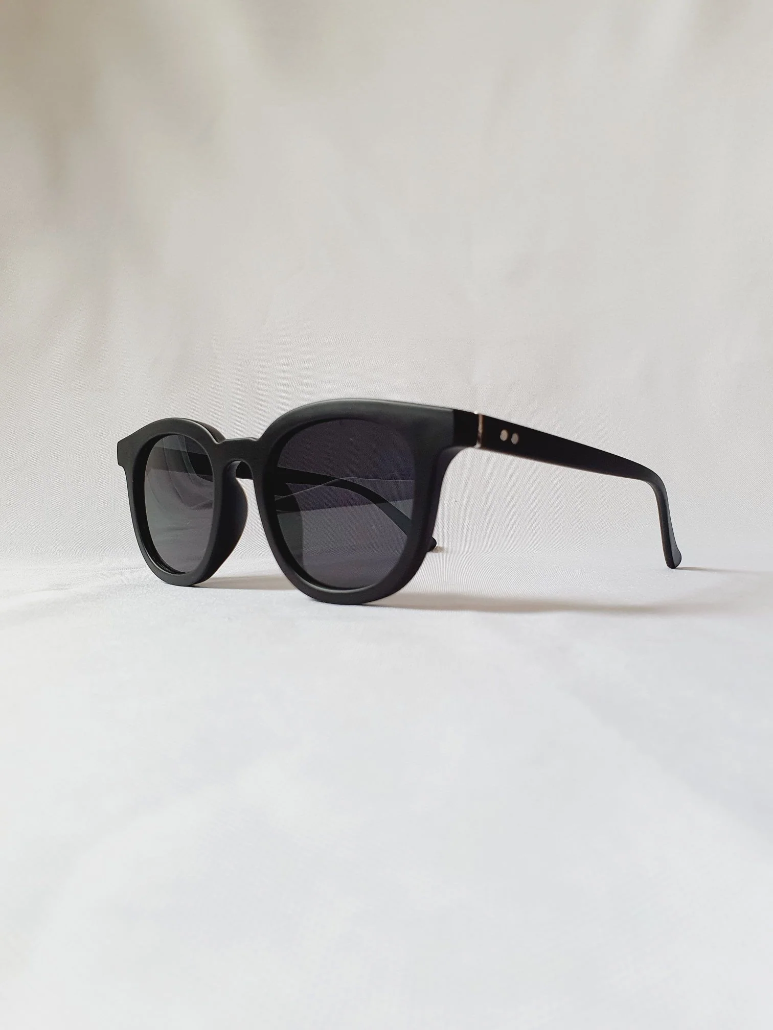Vintage Sunglasses 30 - Image 4