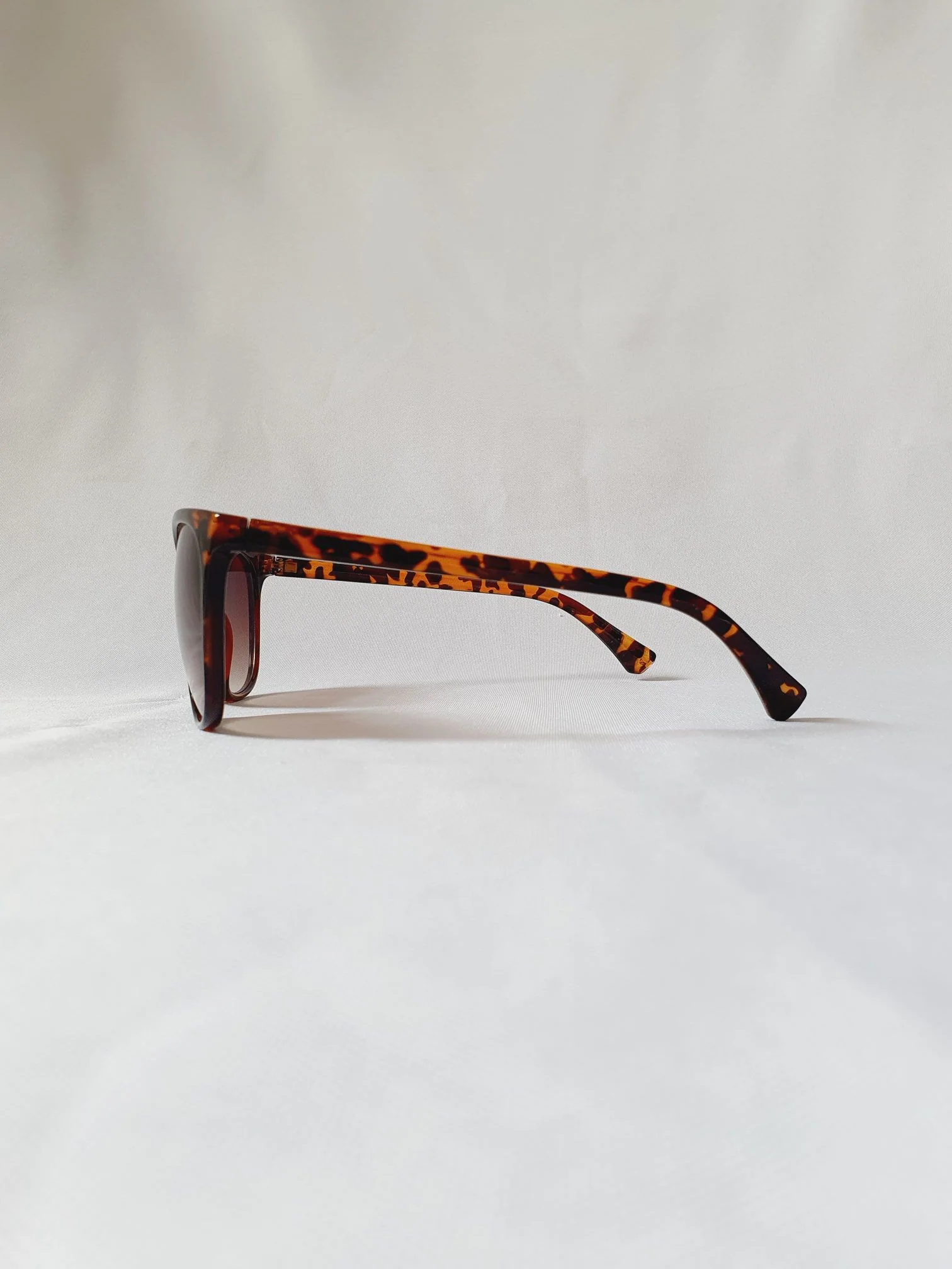 Vintage Sunglasses 31 - Image 5