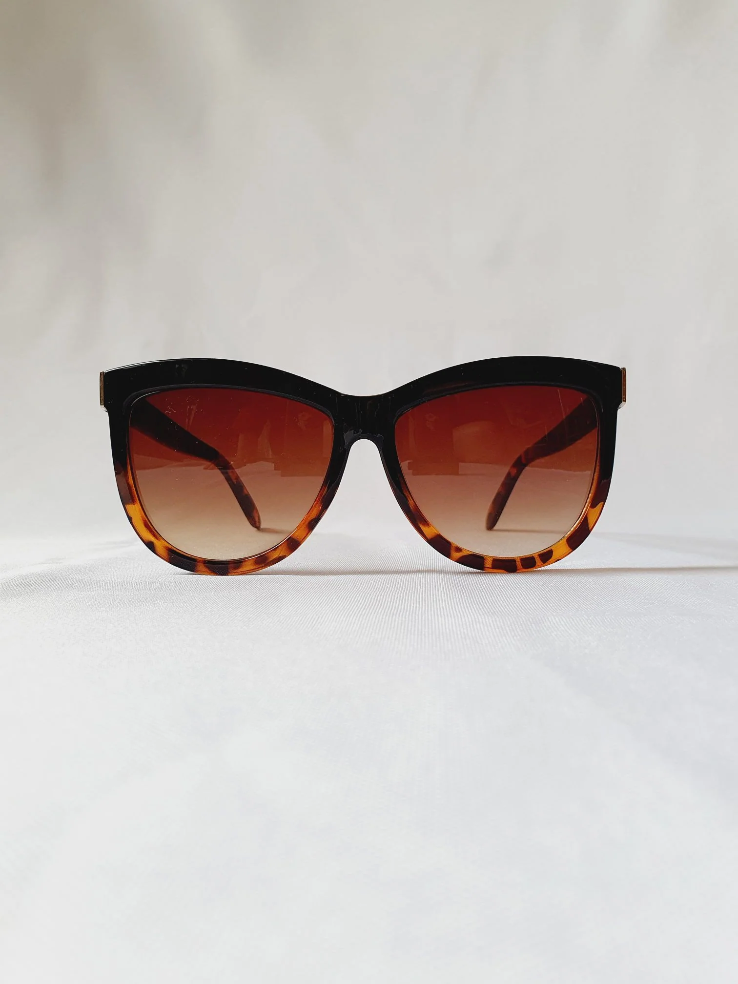 Vintage Sunglasses 32 - Image 3