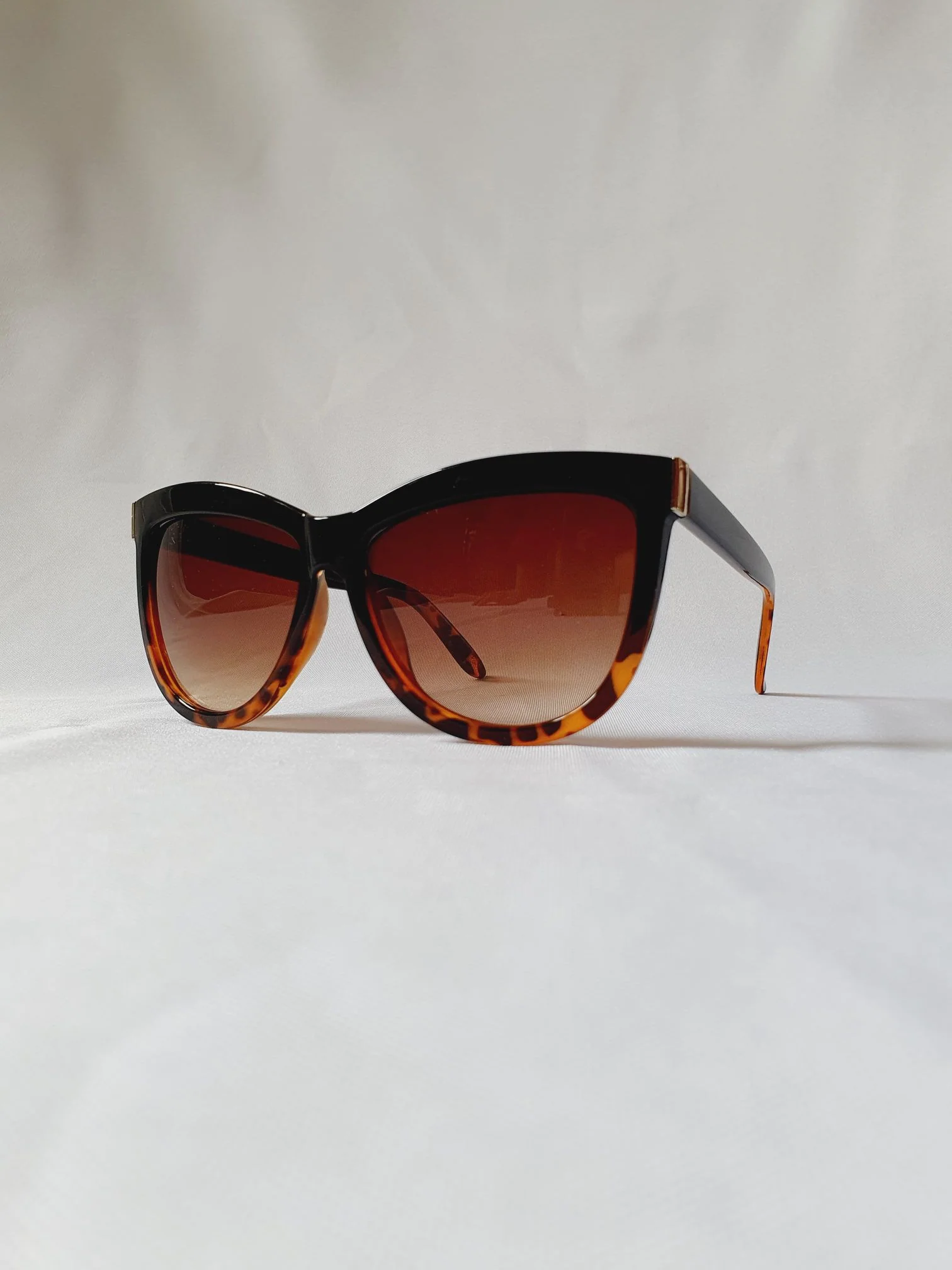 Vintage Sunglasses 32 - Image 4