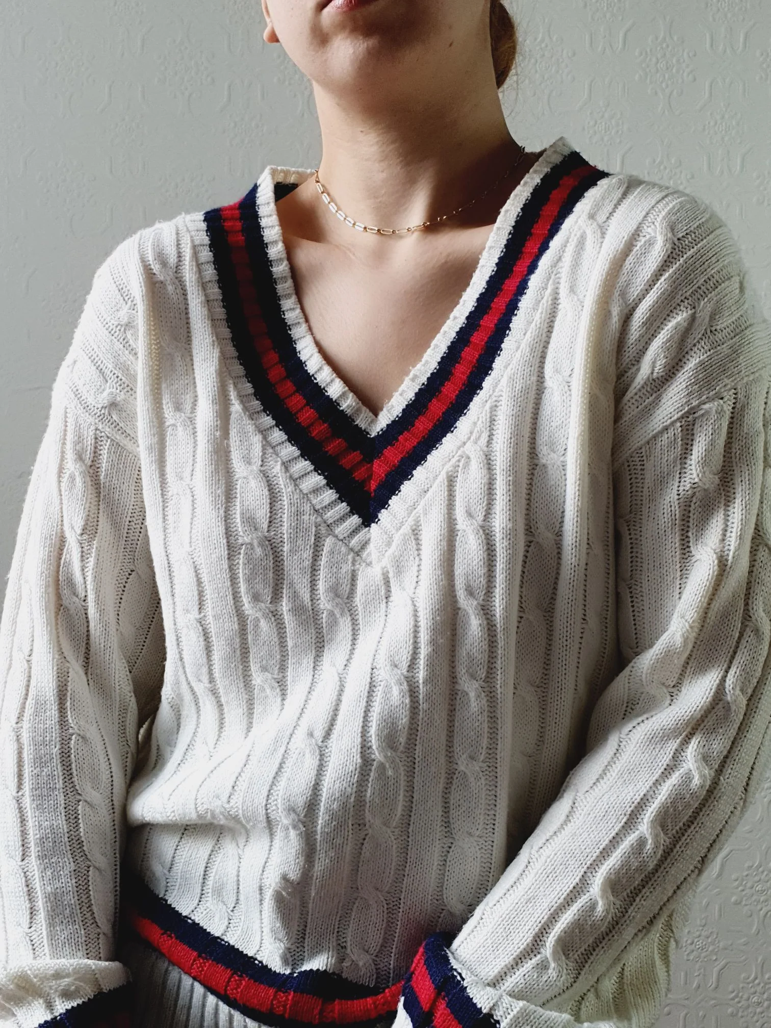 Vintage V-Neck Cable Knit Cream Jumper with Long Sleeves - M/L - Image 3