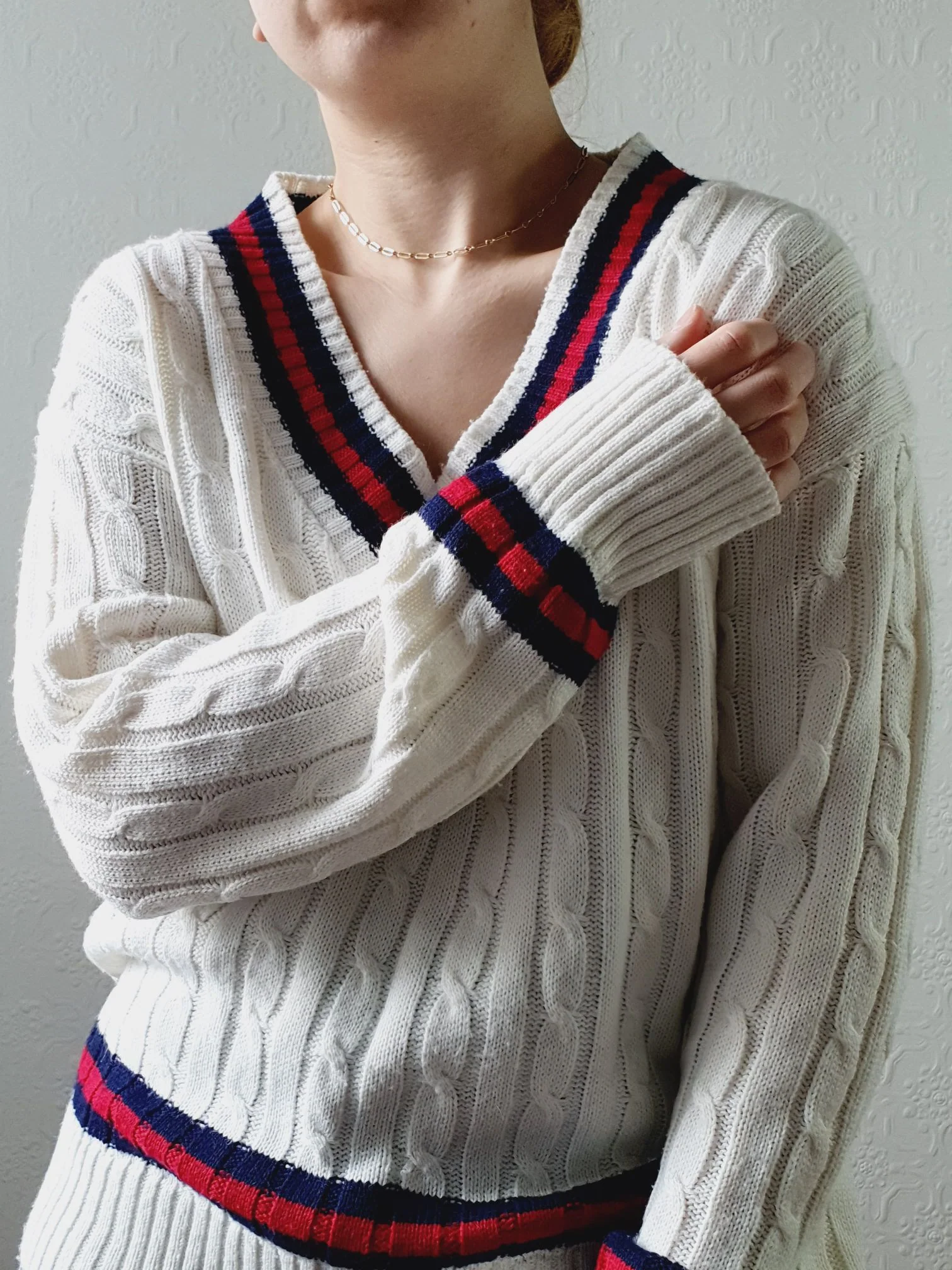 Vintage V-Neck Cable Knit Cream Jumper with Long Sleeves - M/L - Image 4