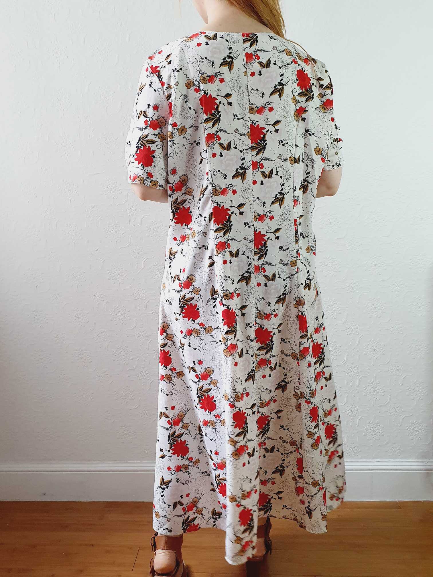 Vintage White and Red Floral Short Sleeve Dress  - XL - Image 7