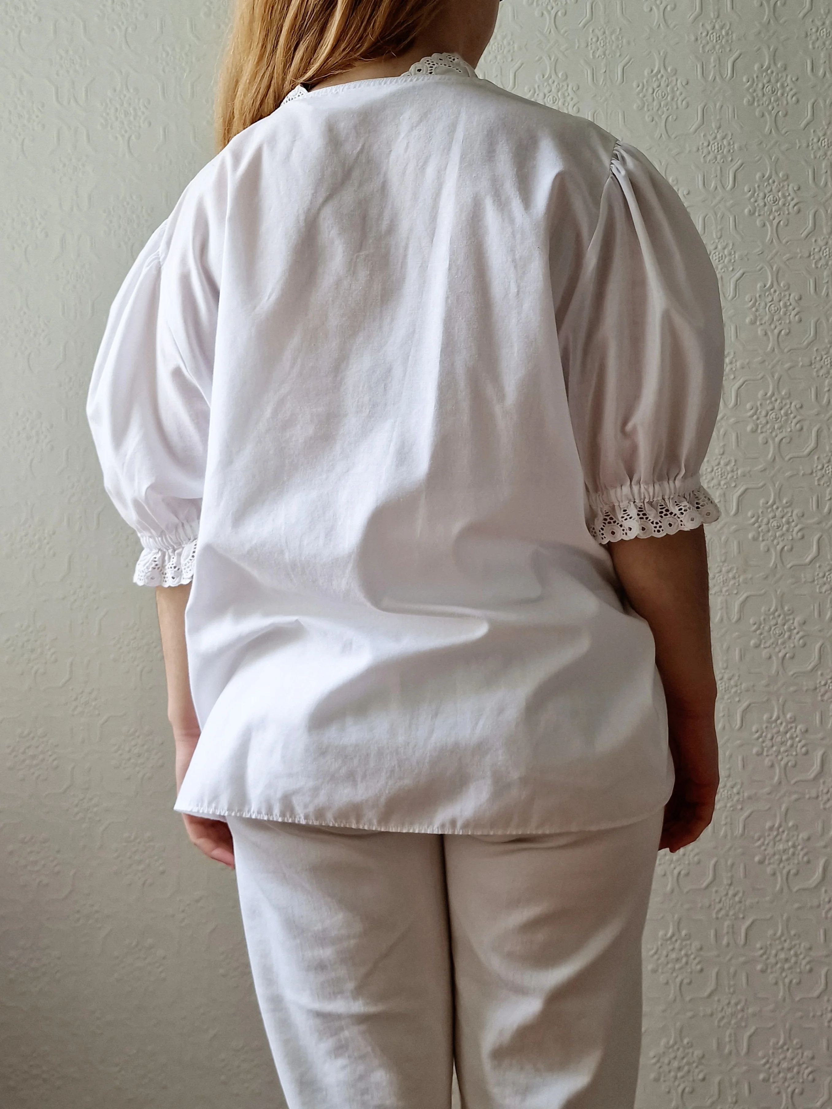 Vintage White Austrian Broderie Anglaise Dirndl Blouse with Puff Sleeves - XL - Image 4
